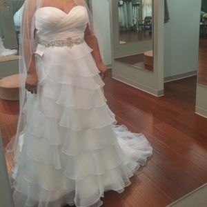 Wedding dress (NOT WORN SINCE FITTING)